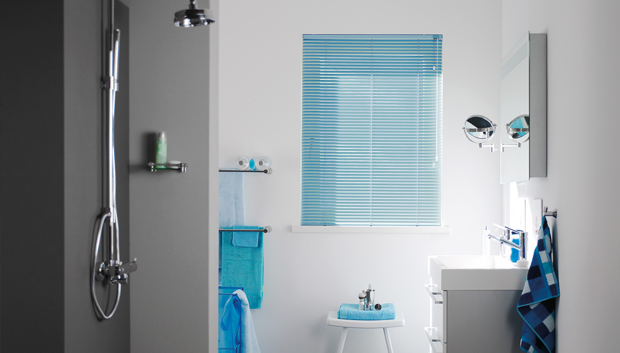 Aluminium slats are a very good idea for a bathroom.